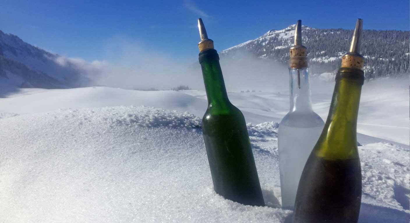 dégustation de génépi beignet de pomme de terre, charcuterie et fromage de Haute Savoie