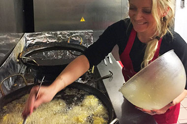 Salle du restaurant Notre Dame des Neiges Plateau des Glières repas unique ouvert toute l'année