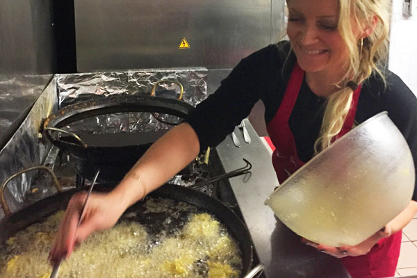 Salle du restaurant Notre Dame des Neiges Plateau des Glières repas unique ouvert toute l'année